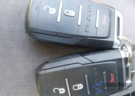 2025 Ram 2500 Tradesman 4X4 6'4 Box z USA, uszkodzony, nr VIN 3C6UR5CJ7SG556353